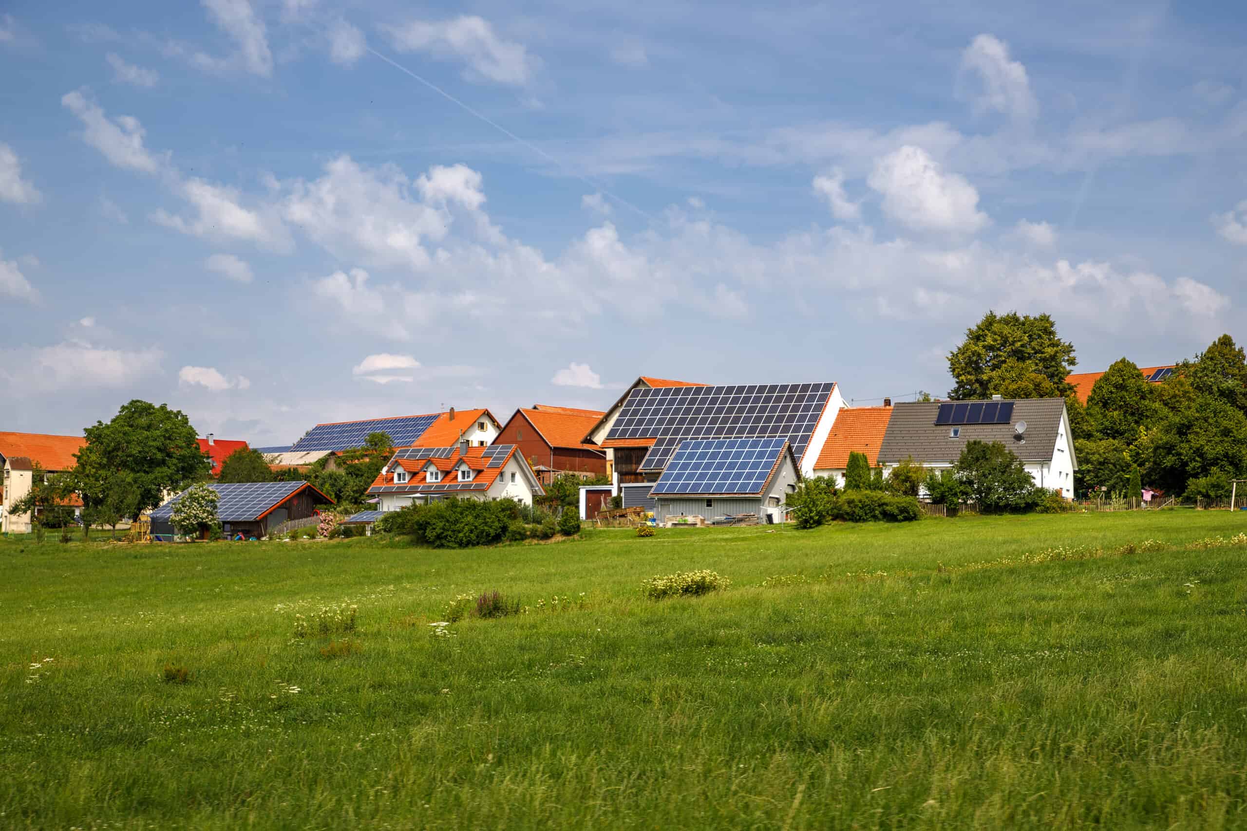Going Solar: A Comprehensive Overview of the Benefits and Challenges